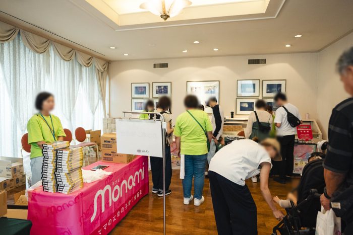 ＜モザイク加工＞ガラポン抽選会場③ (1)